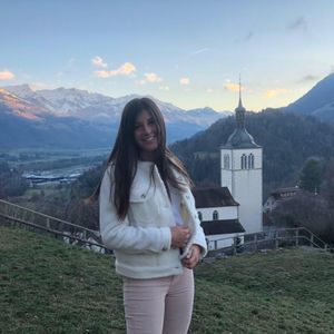 Meet your Posher, Maya